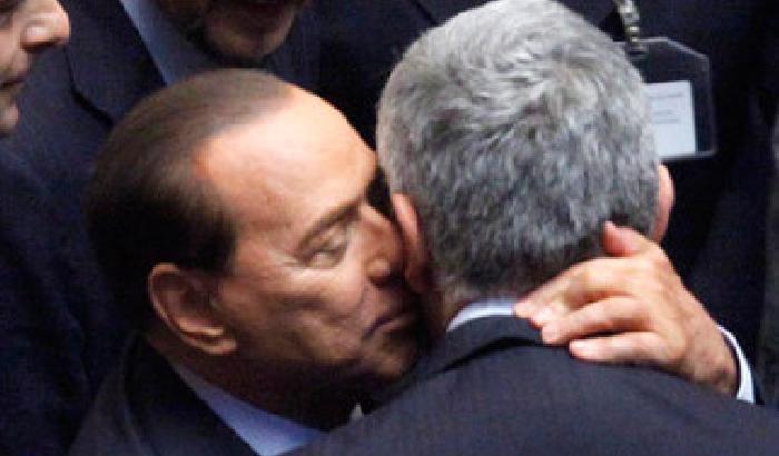 Berlusconi sogna il grande centro e sfida Casini