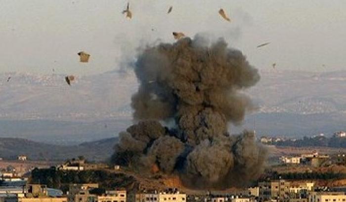 Gaza, una bimba tra gli 8 palestinesi uccisi dalle bombe