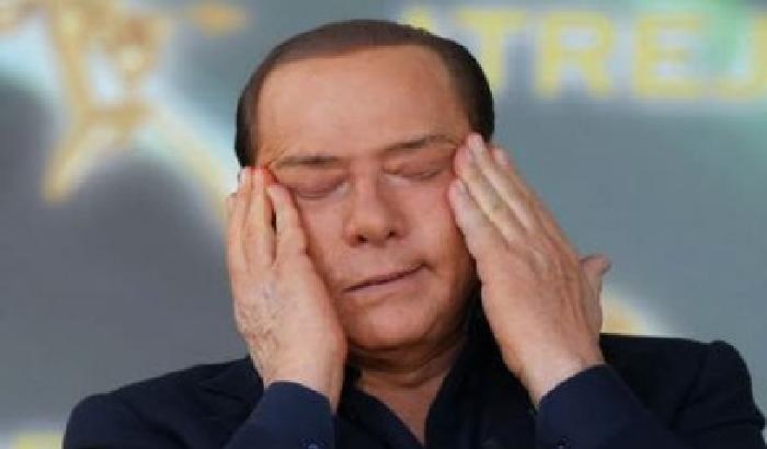 Berlusconi spacca il Pdl. Passera: "Non torni"