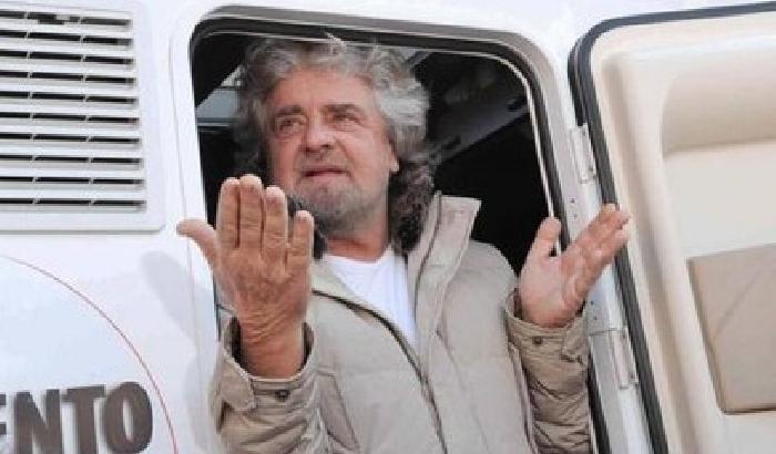 Arrendetevi: Grillo copia lo slogan missino del '93