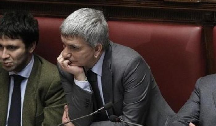 Il grillino accusa, Vendola replica: si scusi o lo querelo