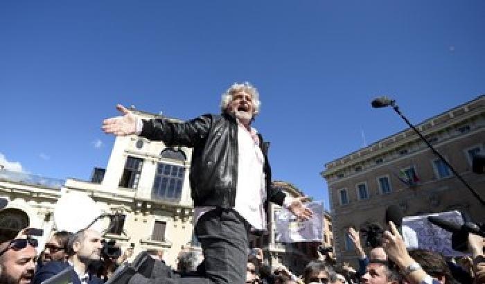 Troppa ressa in piazza, Grillo se ne va