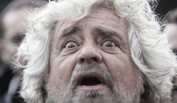 Grillo fa mezza autocritica, ma la base ulula