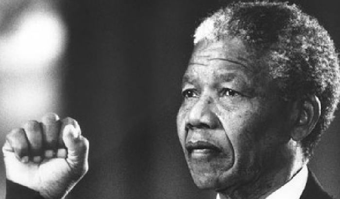 Nelson Mandela: terza notte in ospedale