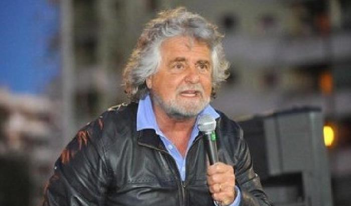 Grillo contro la stampa parlamentare: implorano notizie