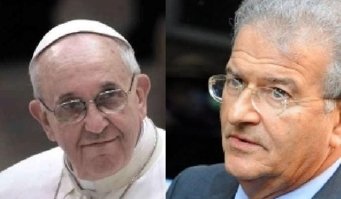 Cicchitto contro il Papa: predicare è una cosa, governare è un'altra