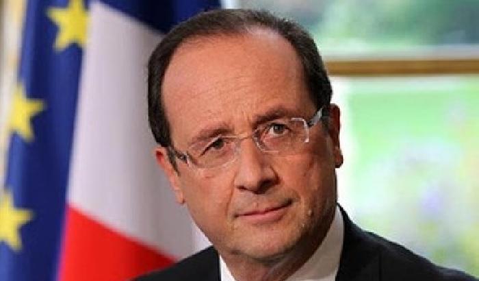 Hollande: non rinunciamo all'attacco