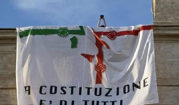 Striscione a Montecitorio: 12 deputati grillini sospesi