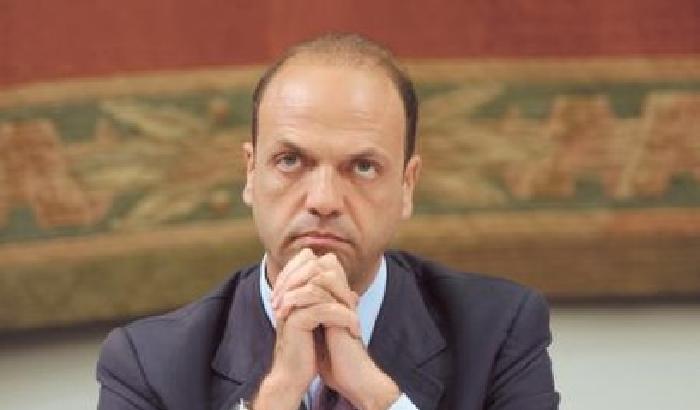 Alfano: rescisso il contratto con i gestori del centro di Lampedusa