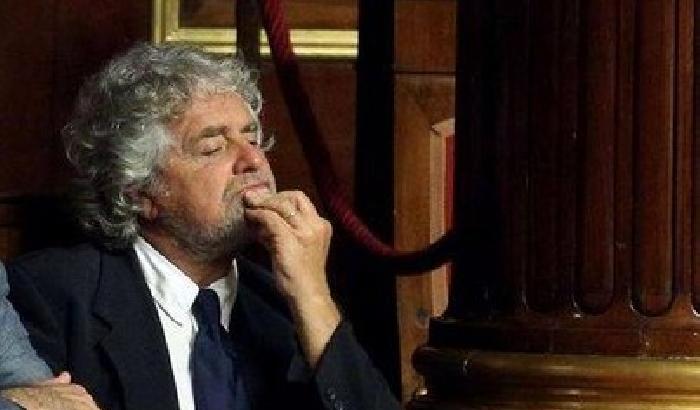 Grillo: nelle scuole Renzi sembra Mussolini con i figli della Lupa