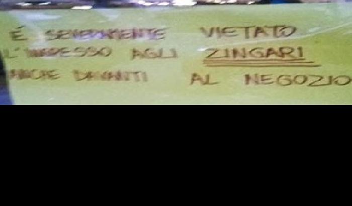 Tuscolano, il cartello della panetteria: "Vietato l'ingresso agli zingari"