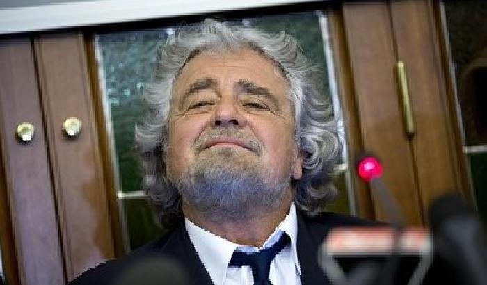 Grillo sputava sugli intellettuali: ora firma con loro