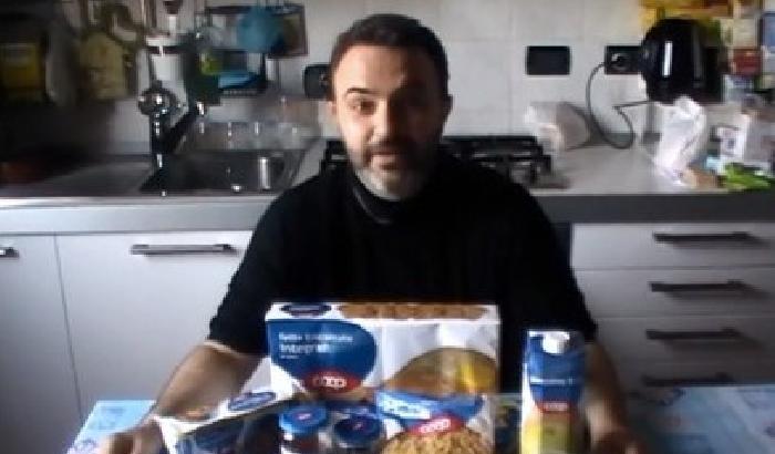 Video del grillino contro le coop: peccato che non sa di cosa parli