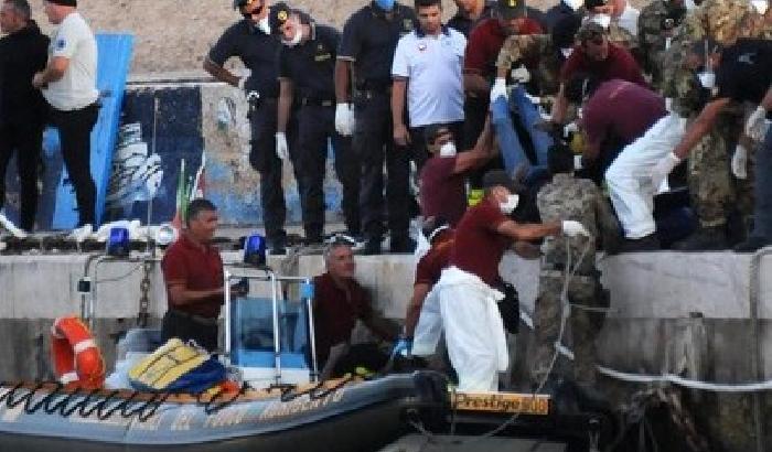 Si rovescia un barcone: 14 morti a Lampedusa