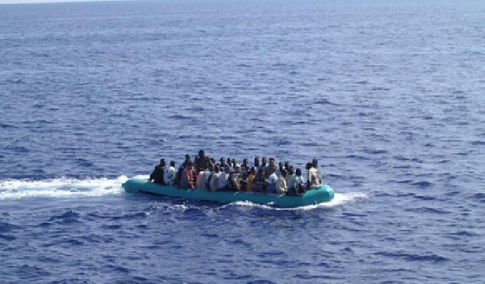 Naufraga barcone di migranti: 10 i morti