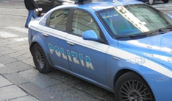 Moncalieri, arrestato prof: soldi alle allieve in cambio di sesso