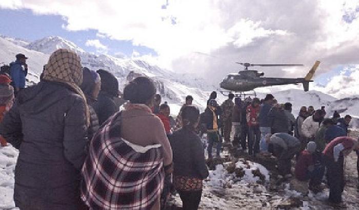 Tempesta di neve in Nepal: 32 morti