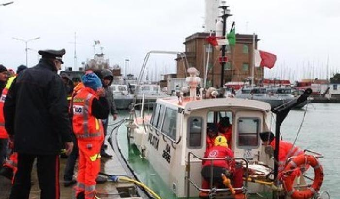 Scontro tra mercantili: riprendono le ricerche dei dispersi