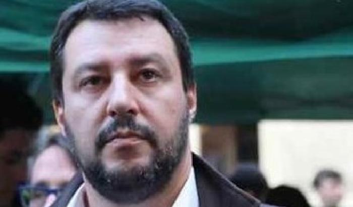 Salvini: il 25 aprile resterò a casa contro l'ipocrisia rossa