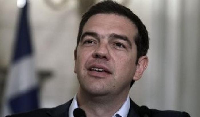 Tsipras rassicura la Grecia: troveremo una soluzione