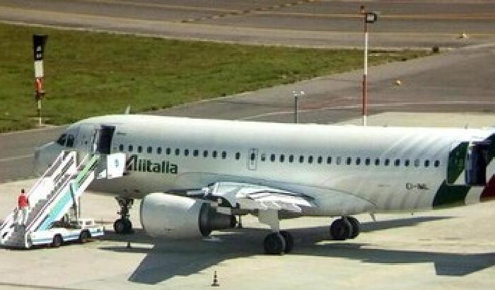 Fulmine colpisce un aereo: atterraggio d'emergenza a Napoli