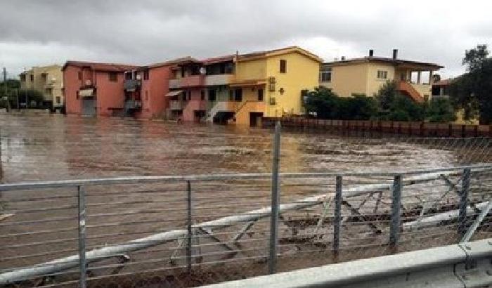 Olbia sott'acqua. Il sindaco: non uscite di casa