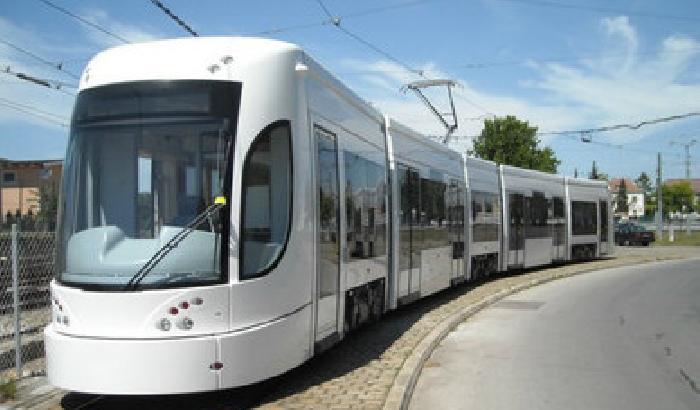 I politici litigano e il tram a Palermo gira vuoto