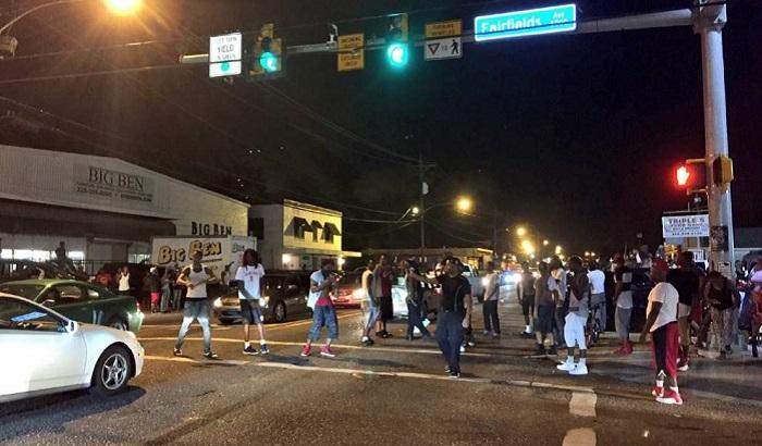 Louisiana, agente bianco uccide afroameriano: proteste per le strade