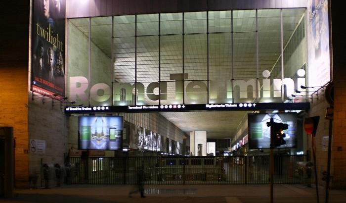 Grave la donna australiana picchiata e violentata alla stazione Termini