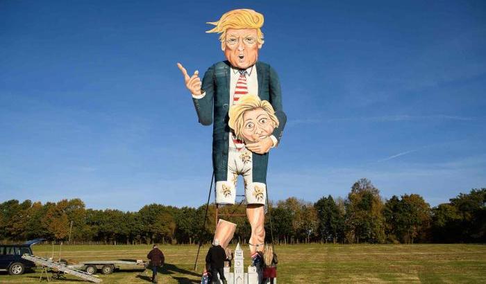 Il falò di Donald Trump: è lui l'Edenbridge bonfire guy