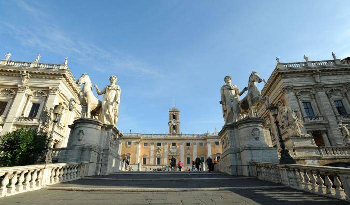 Roma, una turista denuncia una tentata violenza: aggredita al Campidoglio
