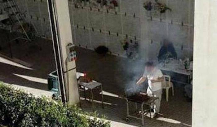 Barbecue nel cimitero, identificati i responsabili: eravamo in buona fede