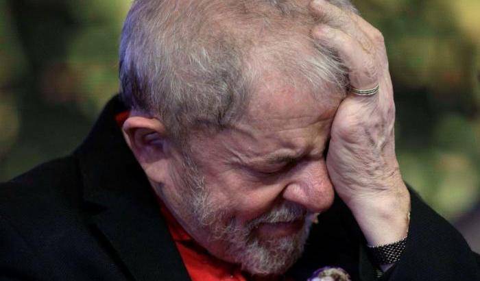 Muore il nipotino di 7 anni: Lula autorizzato a uscire dal carcere per i funerali