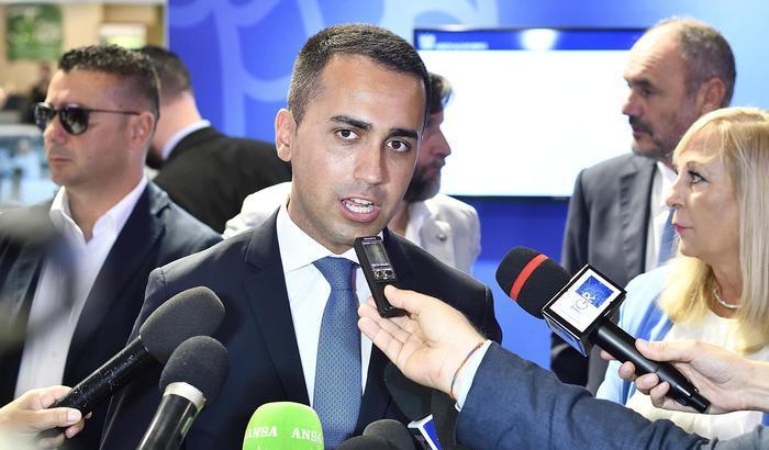 Di Maio finge di avvertire Salvini: "non voteremo condoni", ma è per la pace fiscale