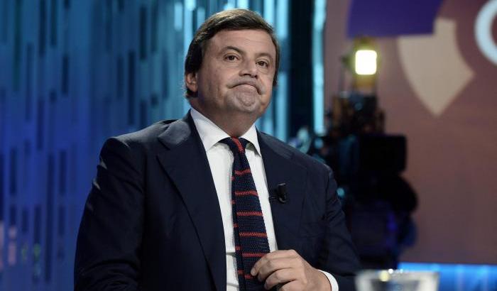 Calenda al Pd: "Sospendere il congresso fino alle europee. Renzi dica cosa vuole fare"