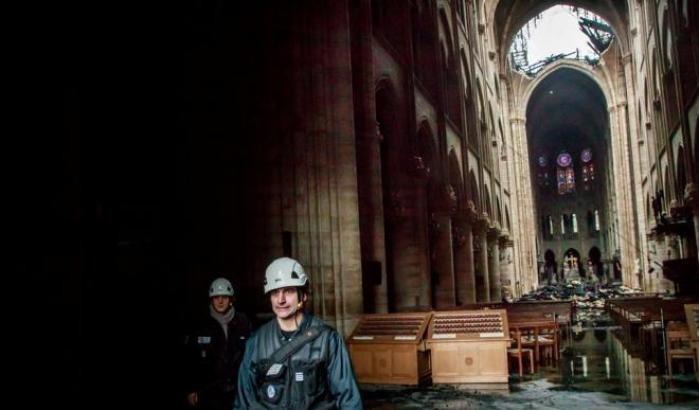 Gli operai fumavano in cantiere: elusi i divieti a Notre-Dame