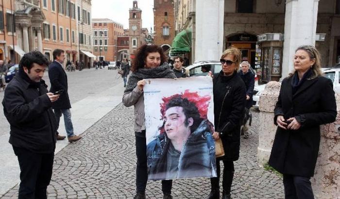 La mamma di Aldrovandi: quelli che applaudivano gli assassini di mio figlio ora sono al potere