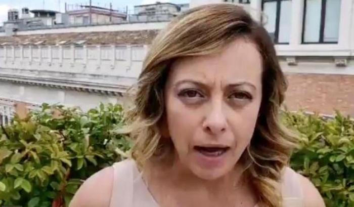 Meloni chiede le dimissioni dei deputati, replica il Pd: "Noi dalla parte della Costituzione"