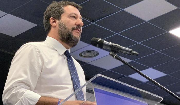 Salvini elogia (ironicamente) il governo: "Raddoppiata la tassa per ottenere la cittadinanza italiana"