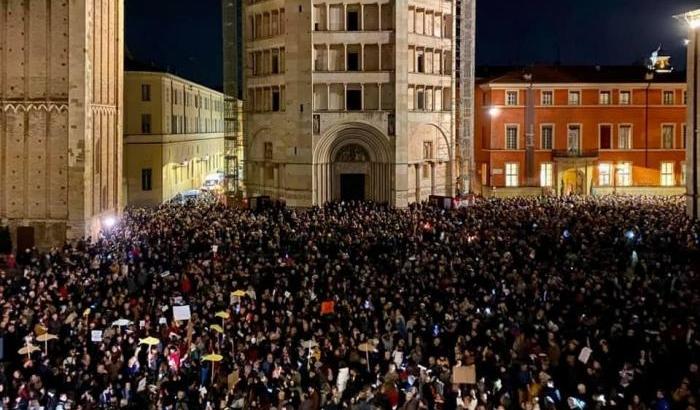 Le Sardine a Parma: mai così tanti in piazza, il centro sinistra ci rifletta