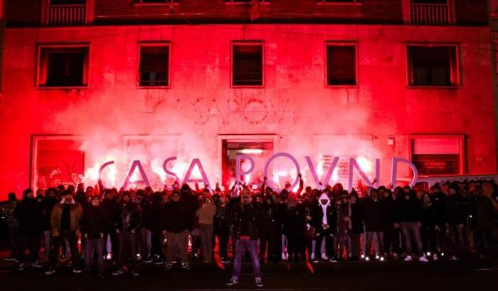 Sgomberano i fascisti di CasaPound e Fratelli d'Italia schiuma di rabbia: "Ingiustizia"