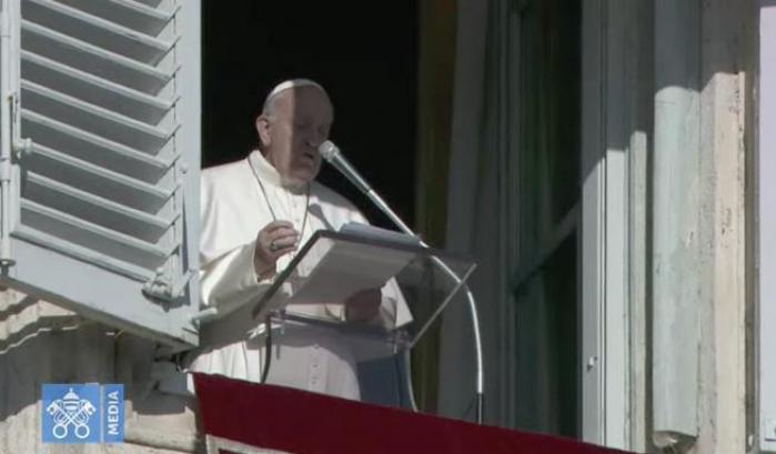 Papa Francesco all'Angelus: "Chiedo scusa per il cattivo esempio di ieri"