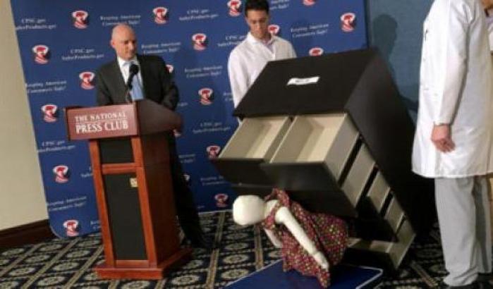 Ikea risarcisce la famiglia del bambino morto schiacciato da una cassettiera Malm
