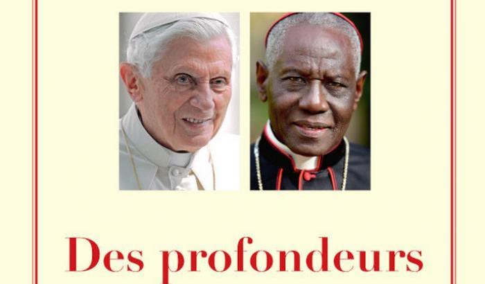 Des profondeurs de nos coeurs firmato da Benedetto XVI e Robert Sarah