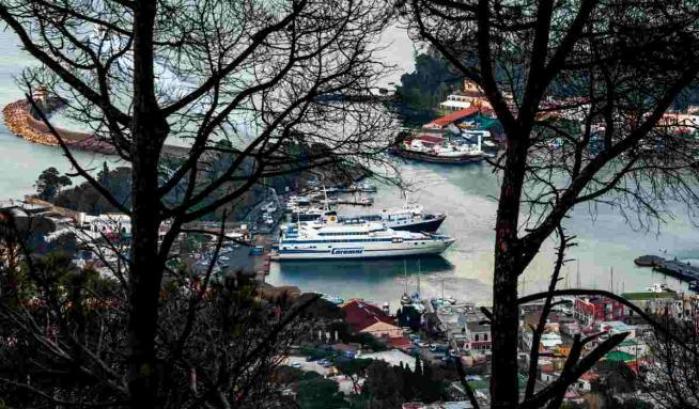 Coronavirus, Ischia vieta l'accesso a lombardi e veneti ma il prefetto annulla l'ordinanza