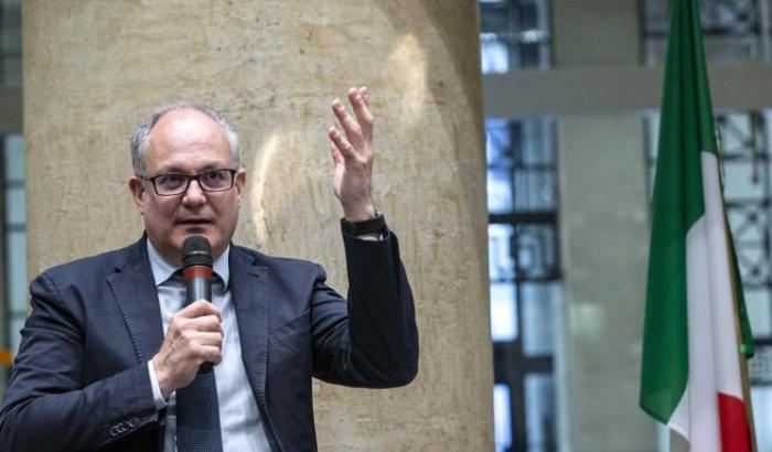 Gualtieri scrive all'Ue: "Nel 2020 il deficit per l'epidemia salirà al 2,5% del Pil"