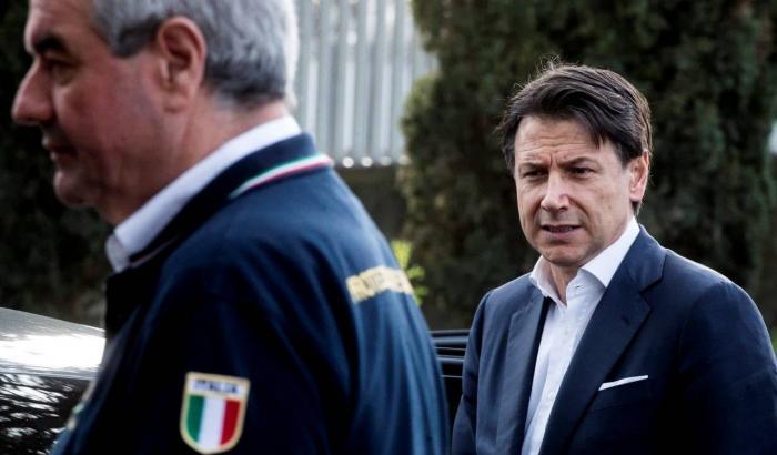 Se Borrelli e Conte si mettessero d'accordo su cosa dire, forse gli italiani sarebbero meno disorientati