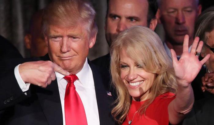 Kellyanne Conway, la consigliera di Trump che attacca l'Oms ma non sa cosa sia Covid-19