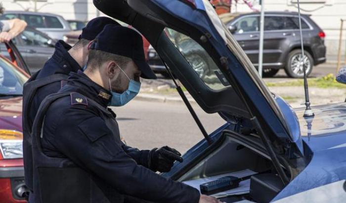 Ancora allarme 'sceriffi': due persone multate mentre andavano a ritirare un pacco alimentare