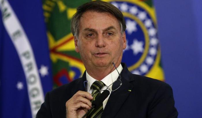 La sparata di Bolsonaro: "Gli indigeni dell'Amazzonia smentiscano le bugie che si dicono contro di me"